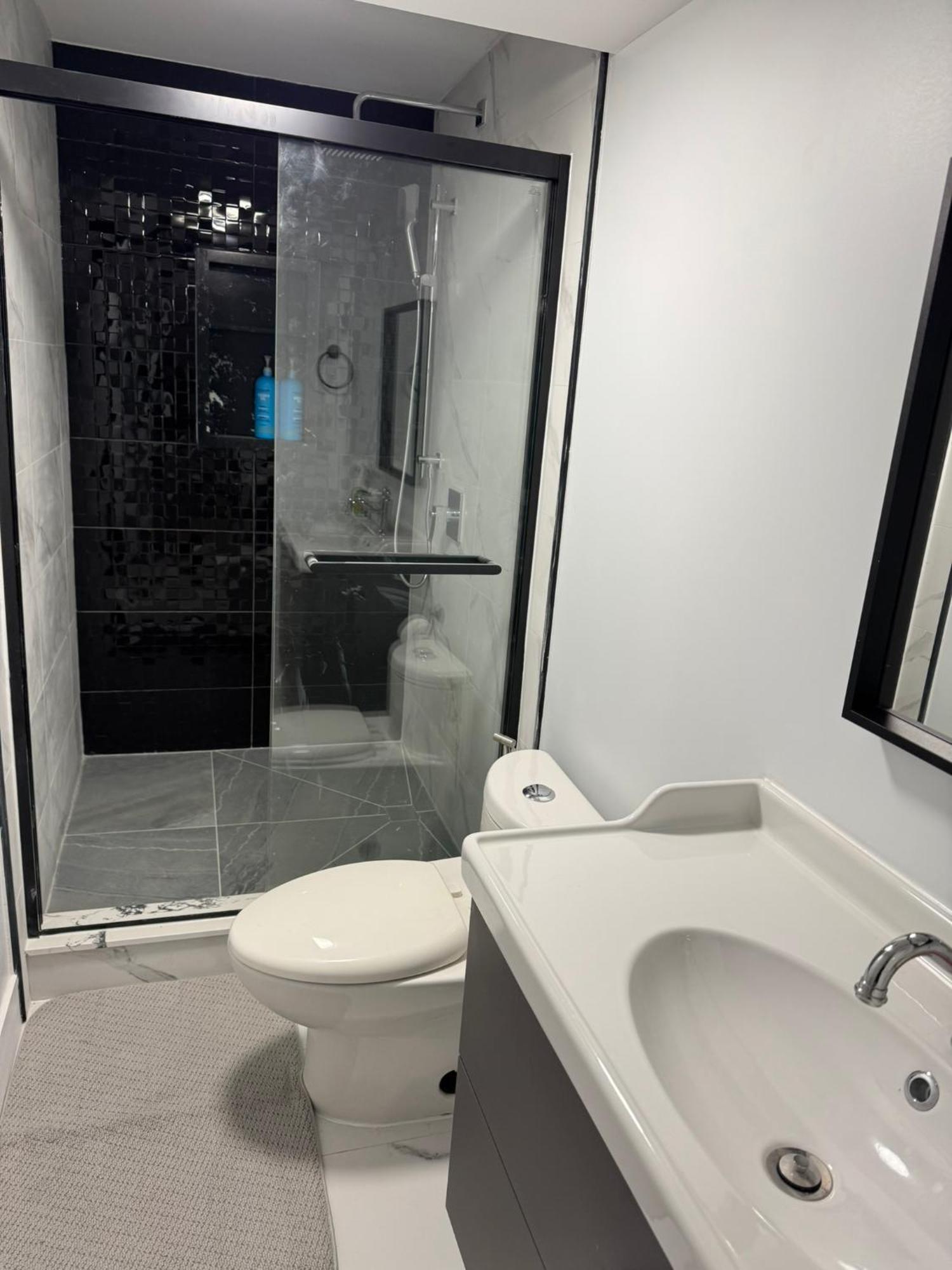 Entire Unit2 Airport Free Pkg Sep Entrance Newreno Toronto
